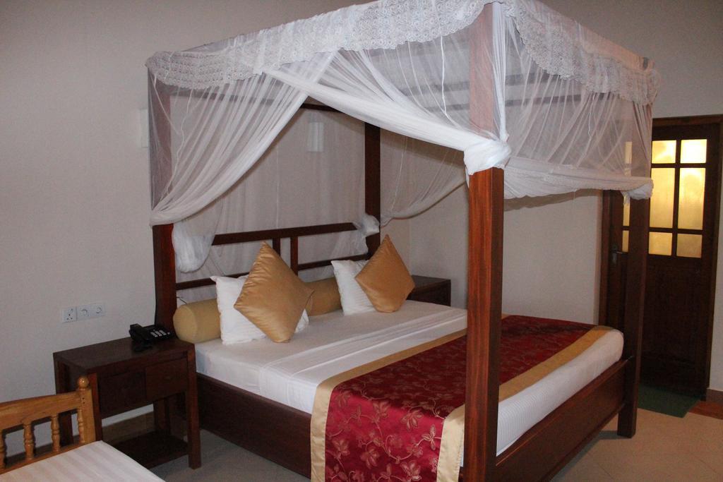 Warahena Beach Hotel Bentota Kültér fotó